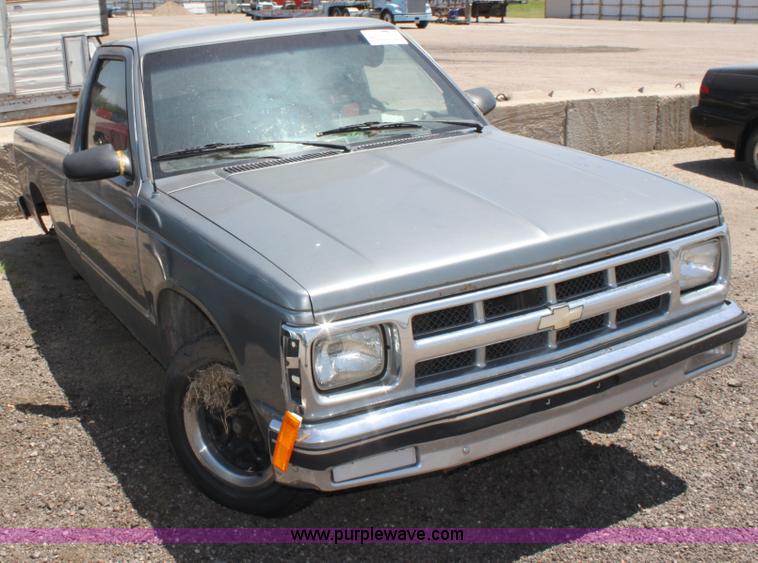 image for item D5134 1991 Chevrolet S10 pickup truck