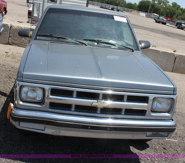 image for item D5134 1991 Chevrolet S10 pickup truck