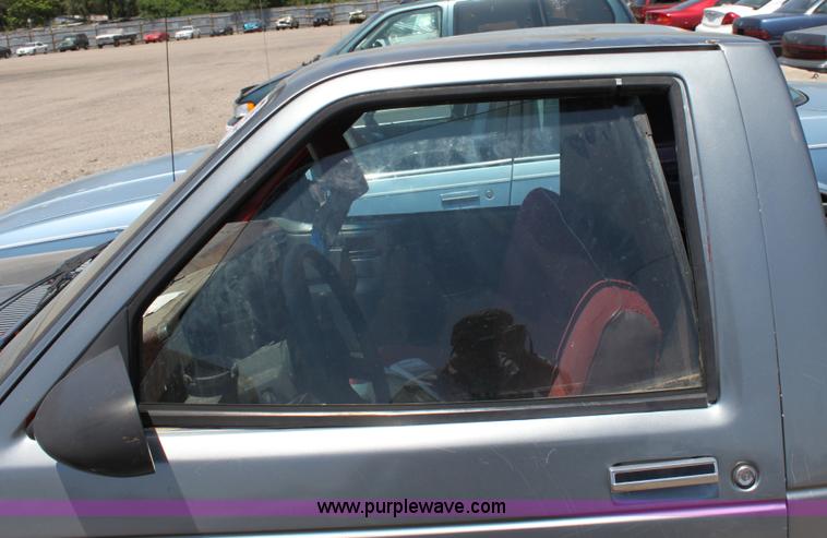 image for item D5134 1991 Chevrolet S10 pickup truck