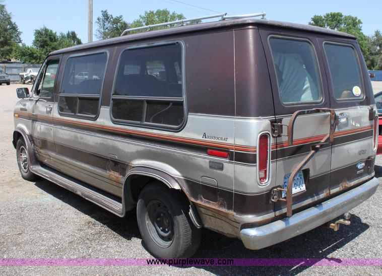 image for item D5137 1986 Ford Econoline 150 Aristocrat van