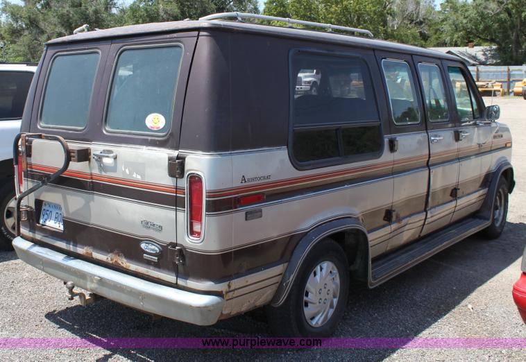 image for item D5137 1986 Ford Econoline 150 Aristocrat van