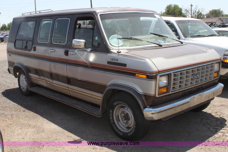 image for item D5137 1986 Ford Econoline 150 Aristocrat van
