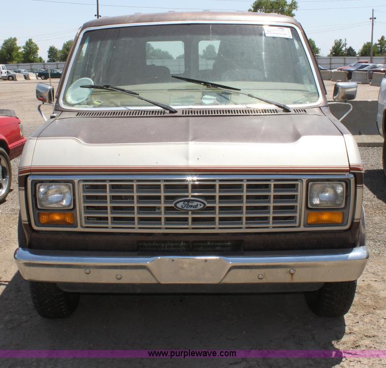 image for item D5137 1986 Ford Econoline 150 Aristocrat van
