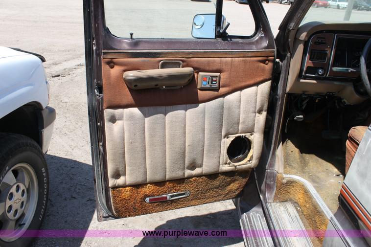 image for item D5137 1986 Ford Econoline 150 Aristocrat van