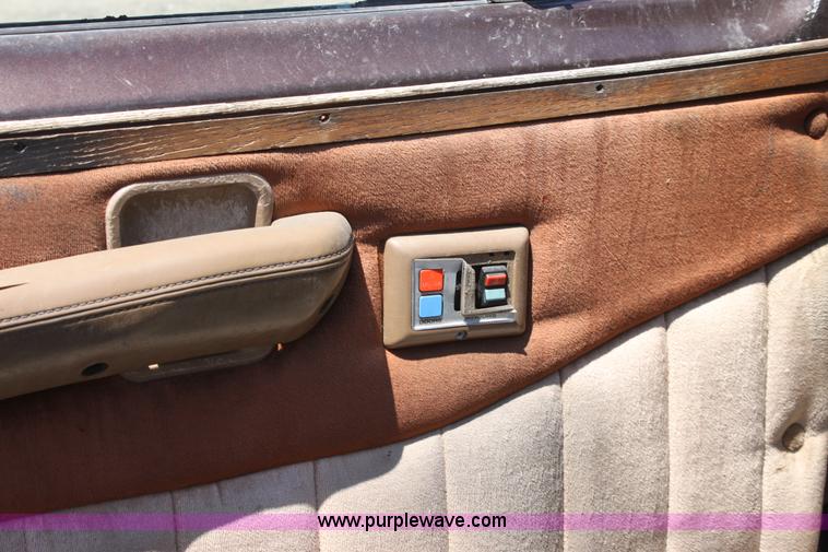 image for item D5137 1986 Ford Econoline 150 Aristocrat van