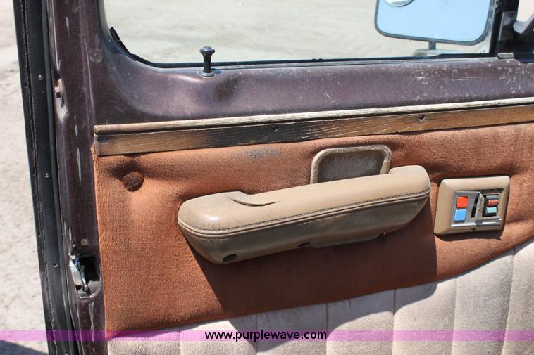 image for item D5137 1986 Ford Econoline 150 Aristocrat van