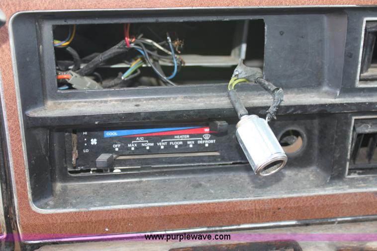 image for item D5137 1986 Ford Econoline 150 Aristocrat van