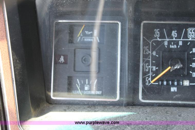 image for item D5137 1986 Ford Econoline 150 Aristocrat van