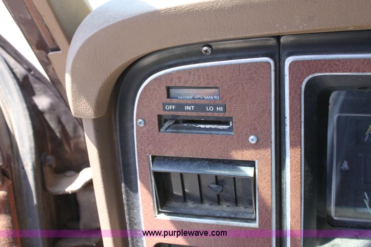 image for item D5137 1986 Ford Econoline 150 Aristocrat van