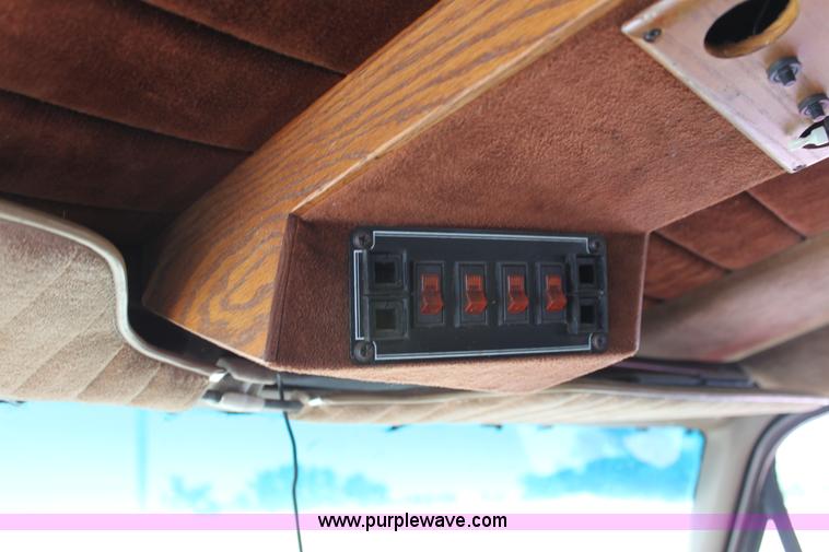 image for item D5137 1986 Ford Econoline 150 Aristocrat van