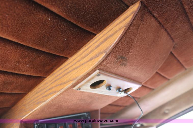 image for item D5137 1986 Ford Econoline 150 Aristocrat van