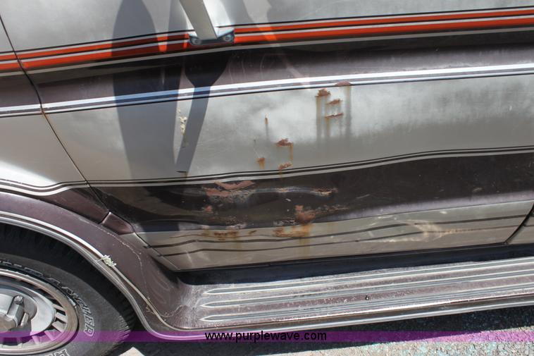 image for item D5137 1986 Ford Econoline 150 Aristocrat van