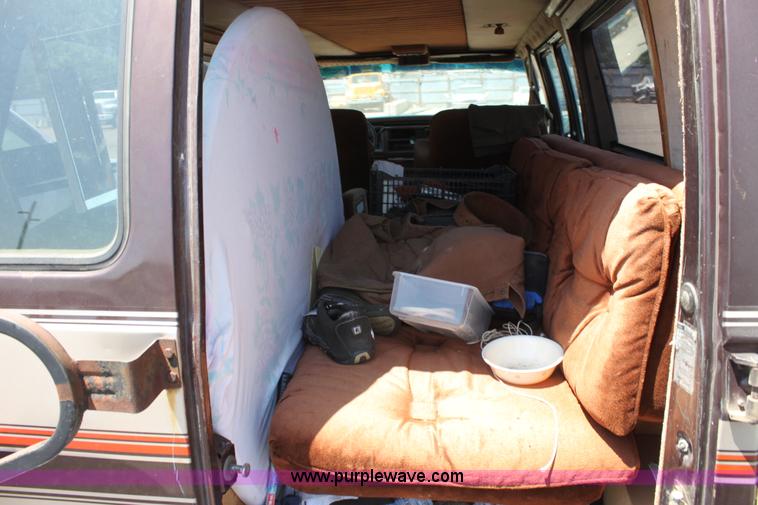 image for item D5137 1986 Ford Econoline 150 Aristocrat van