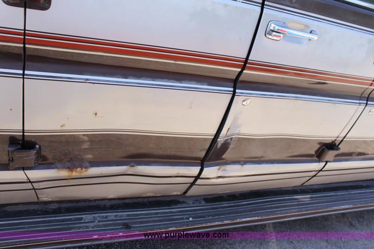 image for item D5137 1986 Ford Econoline 150 Aristocrat van