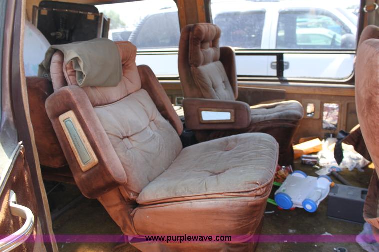 image for item D5137 1986 Ford Econoline 150 Aristocrat van