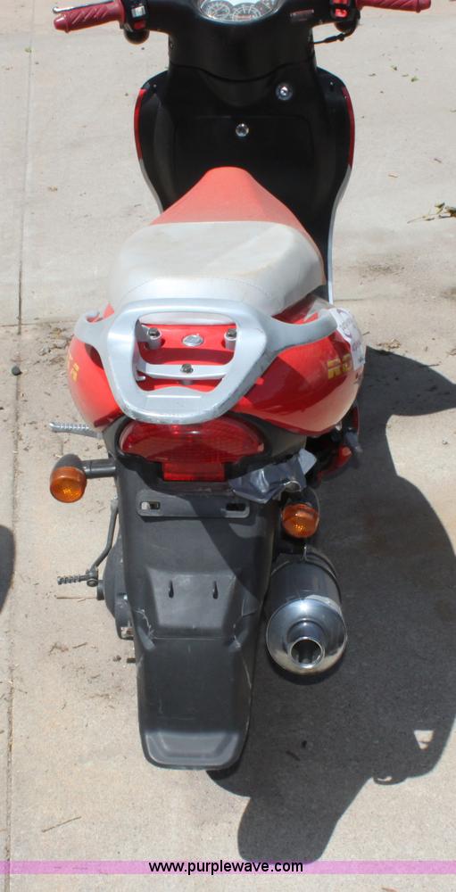 image for item D5140 2007 Roketa Bahama 50 scooter