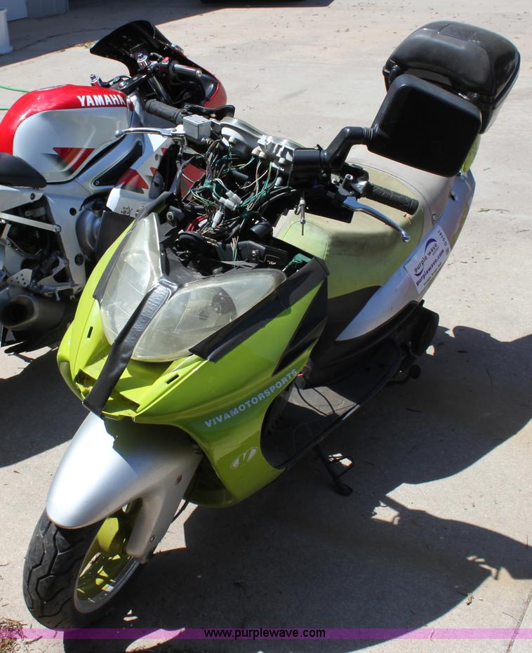 image for item D5141 2005 Viva moped