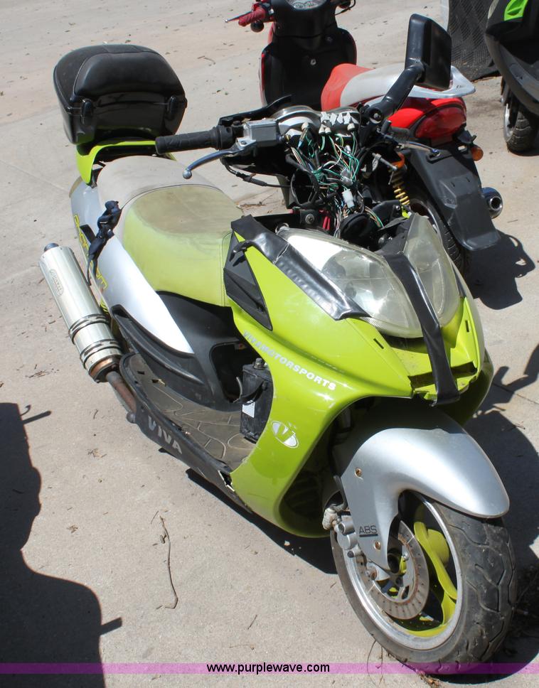image for item D5141 2005 Viva moped