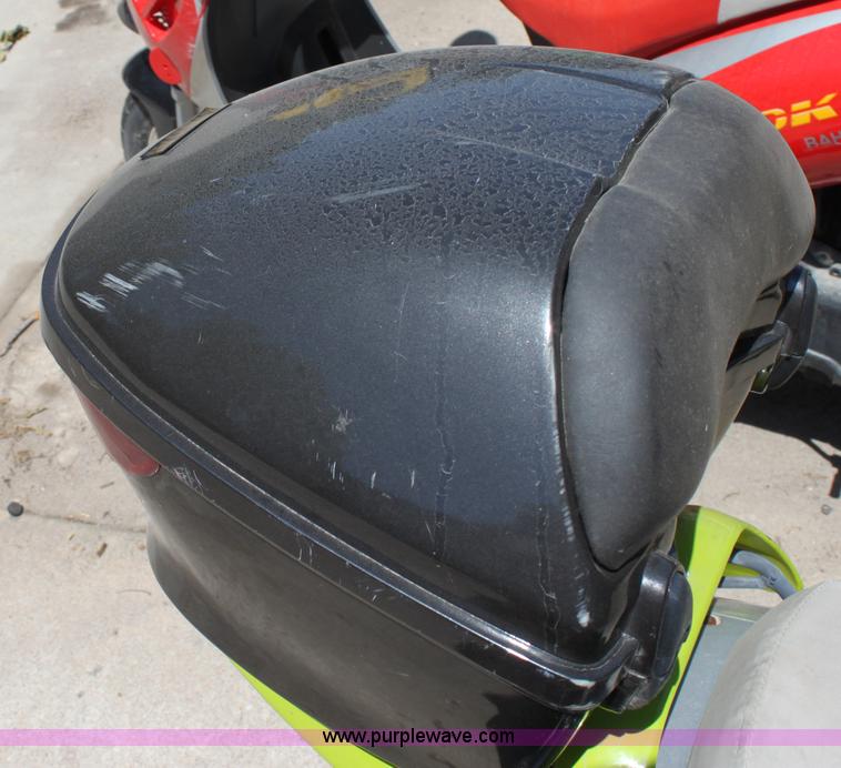 image for item D5141 2005 Viva moped