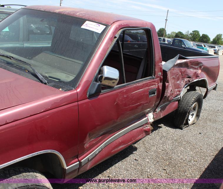image for item D5142 1989 GMC Sierra 1500 pickup truck