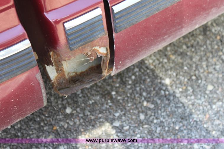 image for item D5142 1989 GMC Sierra 1500 pickup truck