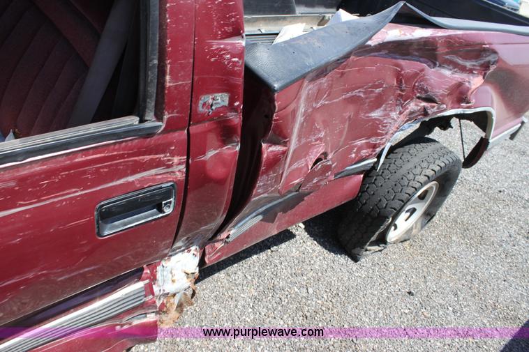 image for item D5142 1989 GMC Sierra 1500 pickup truck