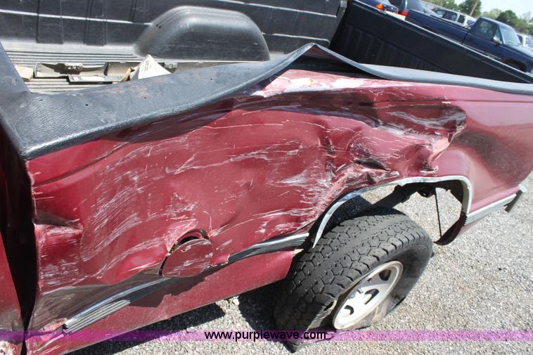 image for item D5142 1989 GMC Sierra 1500 pickup truck