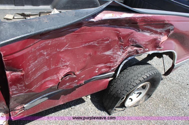 image for item D5142 1989 GMC Sierra 1500 pickup truck