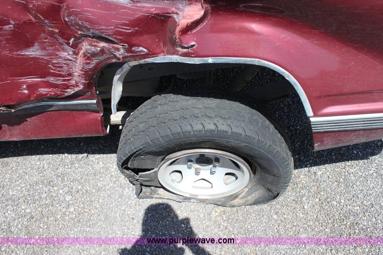 image for item D5142 1989 GMC Sierra 1500 pickup truck