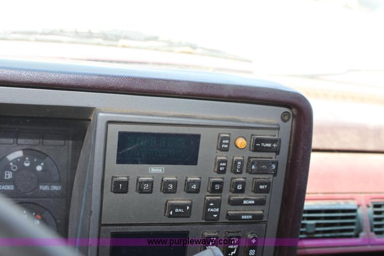 image for item D5142 1989 GMC Sierra 1500 pickup truck