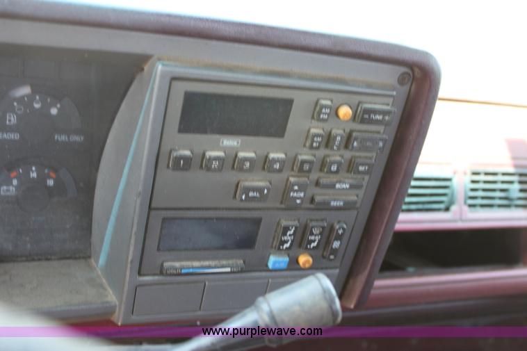 image for item D5142 1989 GMC Sierra 1500 pickup truck