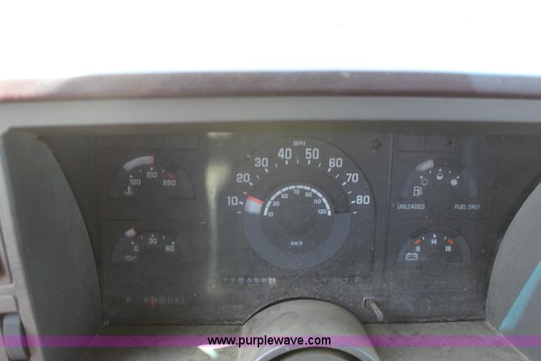 image for item D5142 1989 GMC Sierra 1500 pickup truck