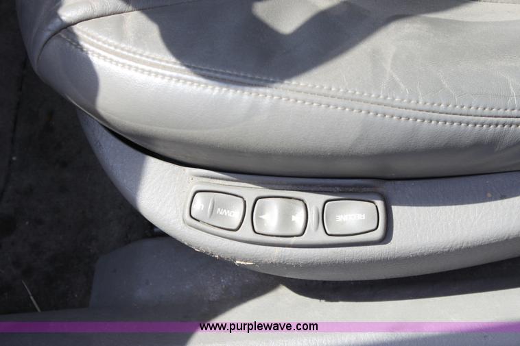 image for item D5172 2001 Saturn L200