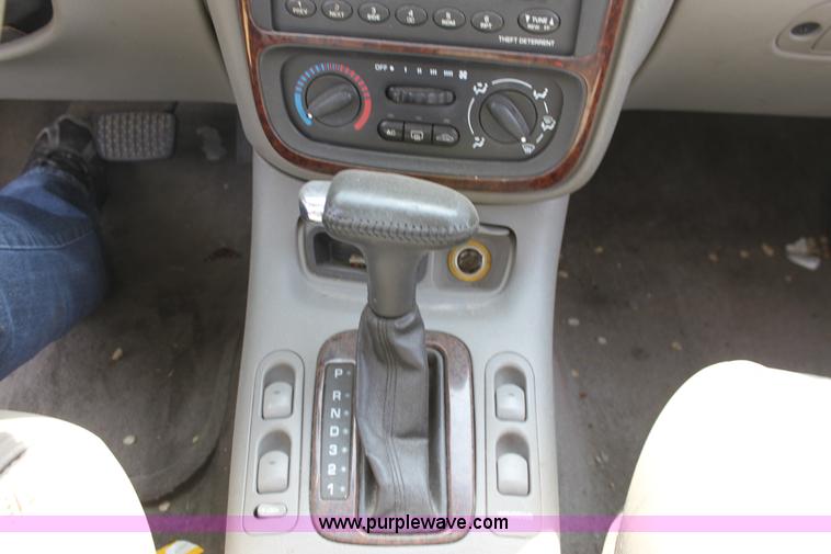 image for item D5172 2001 Saturn L200