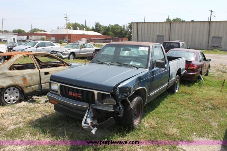 image for item D5173 1991 GMC Sonoma SLE pickup truck