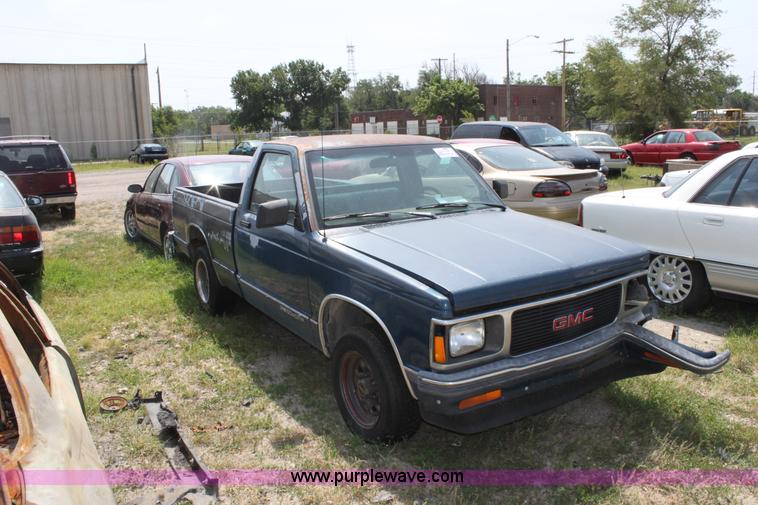 image for item D5173 1991 GMC Sonoma SLE pickup truck