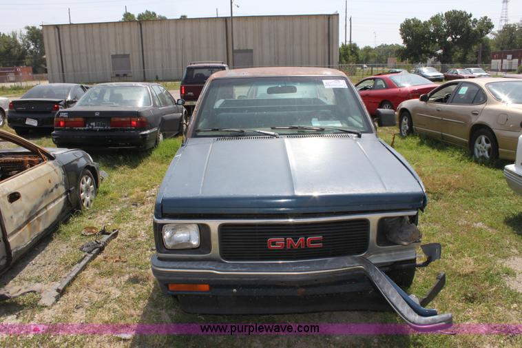image for item D5173 1991 GMC Sonoma SLE pickup truck