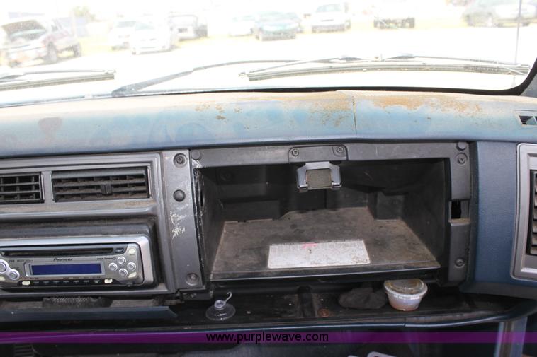 image for item D5173 1991 GMC Sonoma SLE pickup truck