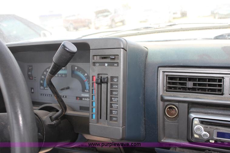 image for item D5173 1991 GMC Sonoma SLE pickup truck