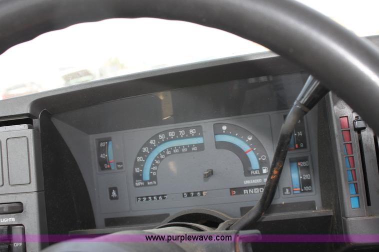 image for item D5173 1991 GMC Sonoma SLE pickup truck