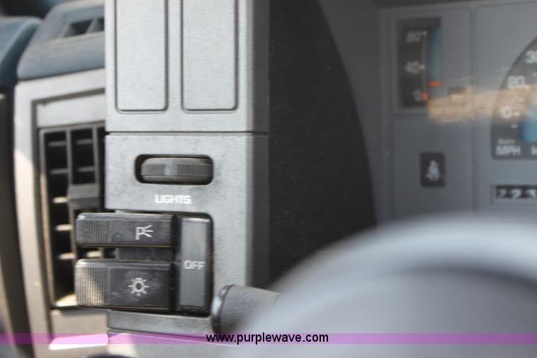 image for item D5173 1991 GMC Sonoma SLE pickup truck