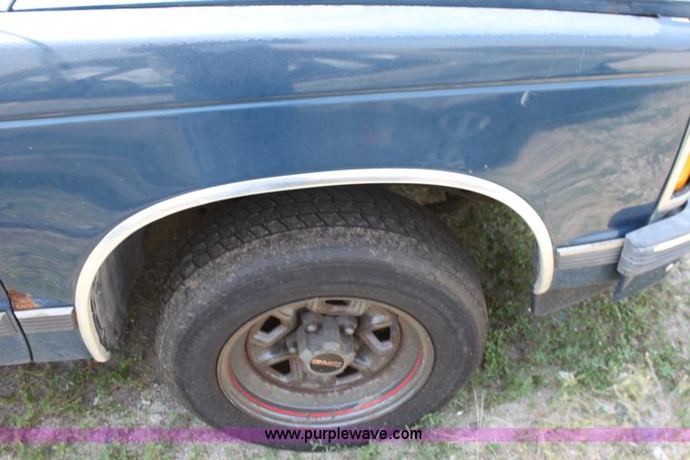 image for item D5173 1991 GMC Sonoma SLE pickup truck