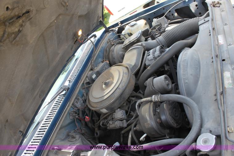 image for item D5173 1991 GMC Sonoma SLE pickup truck