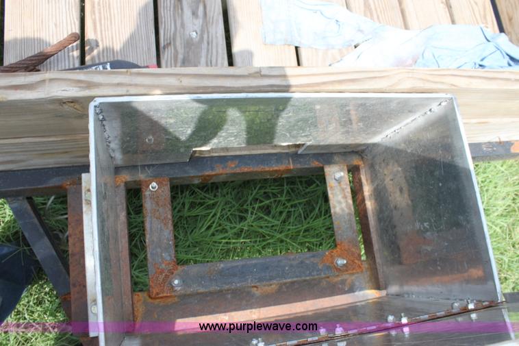 image for item D5174 16' tandem axle trailer