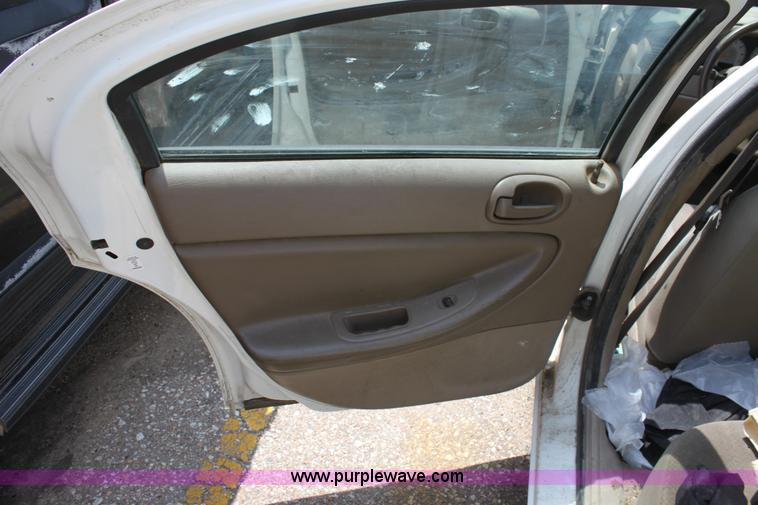 image for item D5175 2004 Dodge Stratus