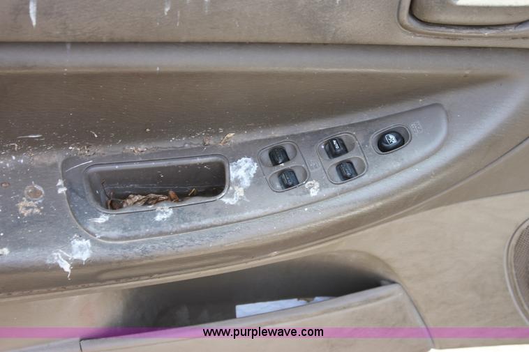 image for item D5175 2004 Dodge Stratus