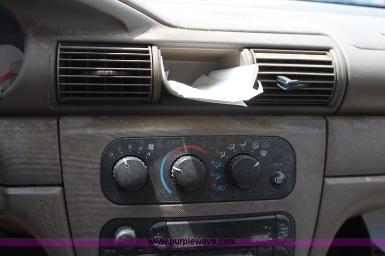 image for item D5175 2004 Dodge Stratus