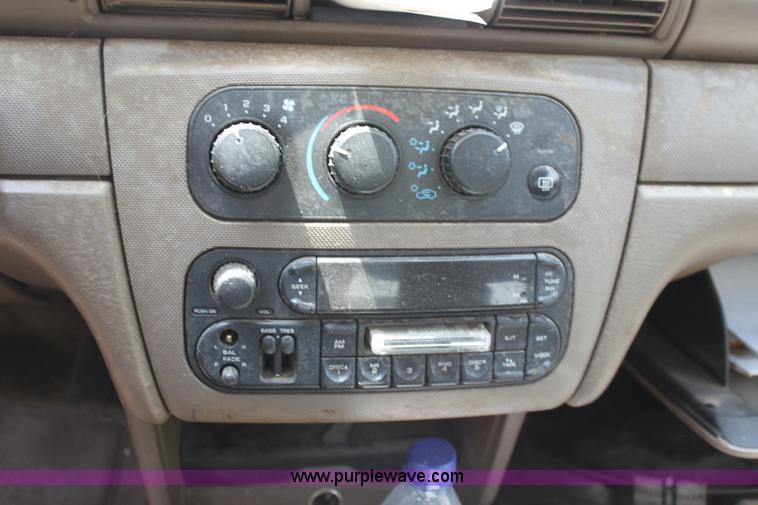 image for item D5175 2004 Dodge Stratus