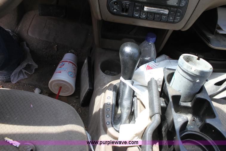 image for item D5175 2004 Dodge Stratus