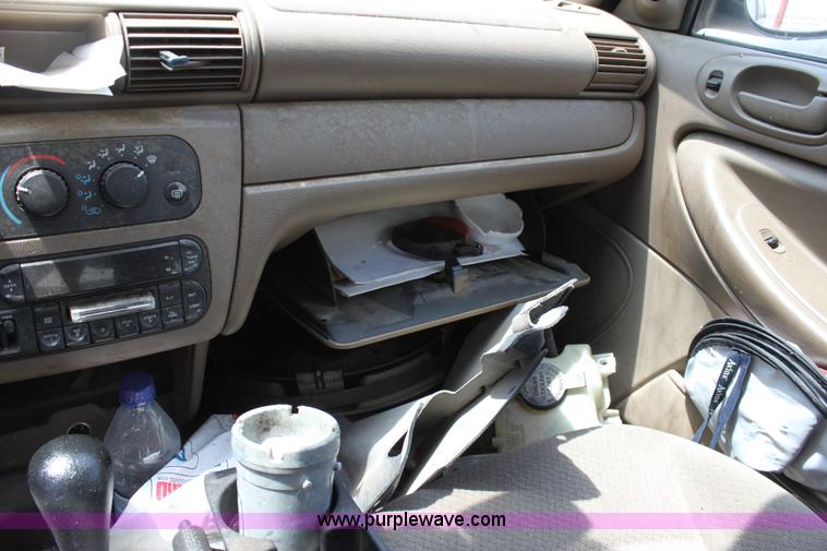 image for item D5175 2004 Dodge Stratus